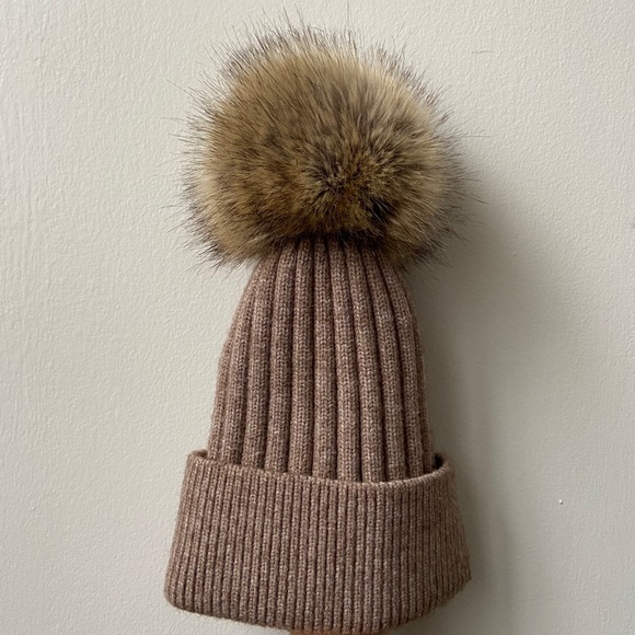 Norla knitted hat. - Picture 2 of 8